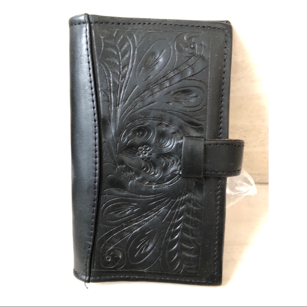 Leaders in Leather Passport Wallet